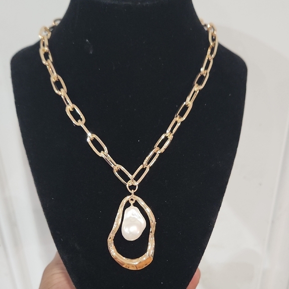 💛🔹️Camila Coelha 🔹️Elegant Gold 18" Necklace with Pearl Pendant - Picture 7 of 7